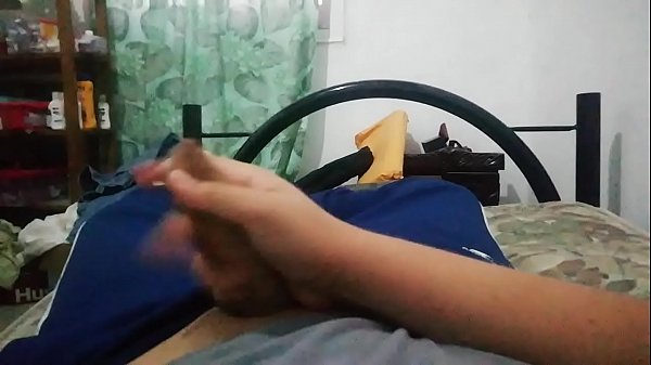 Joven gay se hace gran paja 