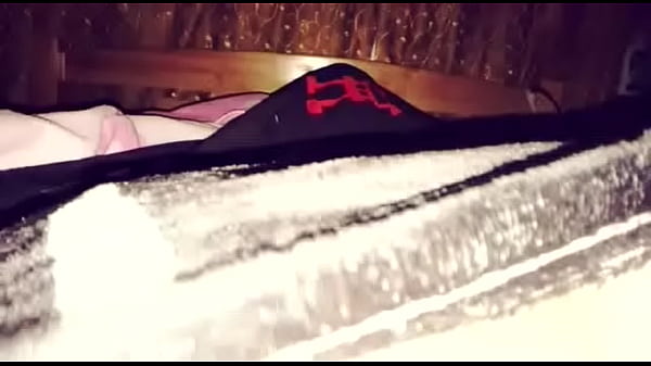 Play MP4 - Venezolana ense&ntilde;ando las tetas por whatsapp