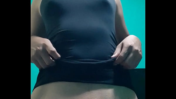 Play MP4 - Hermosa femboy de cabello corto