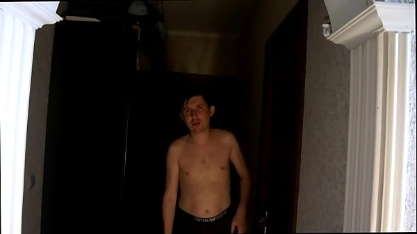 Play MP4 - Quick sex with a housekeeper