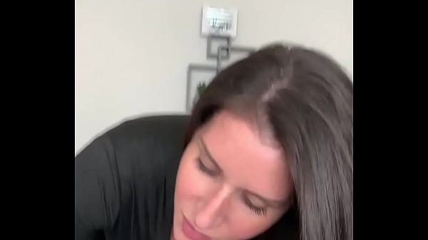 Sexy wife gives_blowjob