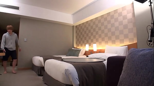 Nonton 【流出厳禁】奇跡のjカップアイドルとの完全プライベート撮影会。撮影そっちのけでヌルヌルハードプレイ 1 thumbnail