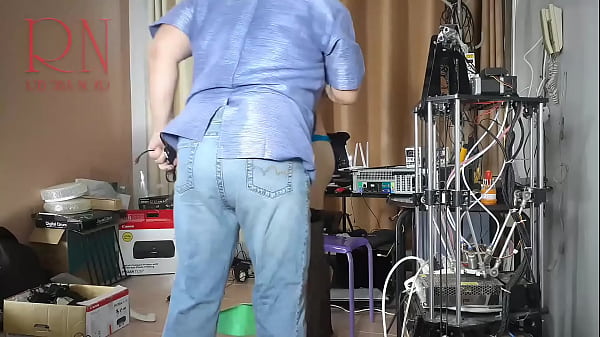 A stripped cleaner maid collects cables and computer parts in a box