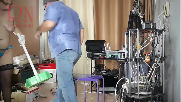 Play MP4 - A naked maid is cleaning up in an stupid IT engineer's office&period; Real camera in office&period; Cam 2