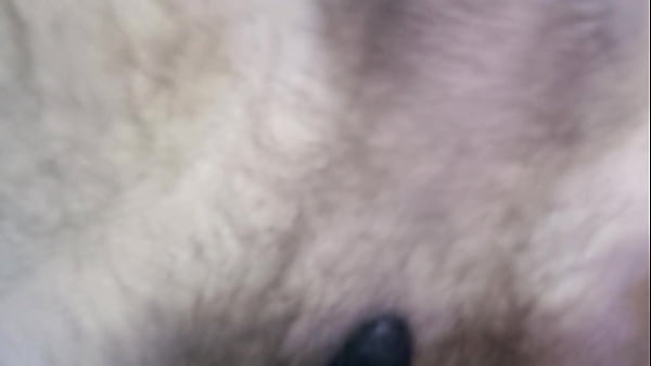 Play MP4 - Peludo masturbando o &acirc;nus&comma; gemendo alto e assistindo porn&ocirc;&comma; ejaculando precoce no final &lpar;Use fone gemido alto&rpar;