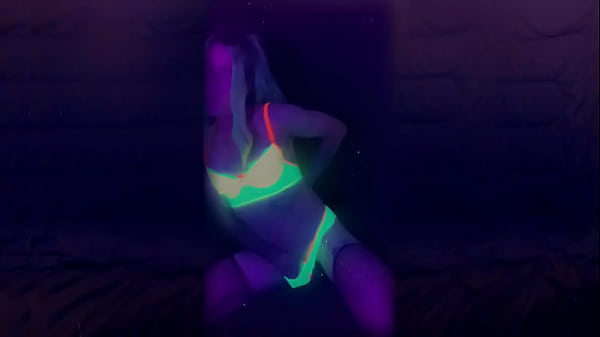 Hot Nightclub Babe Wants Cock thumbnail