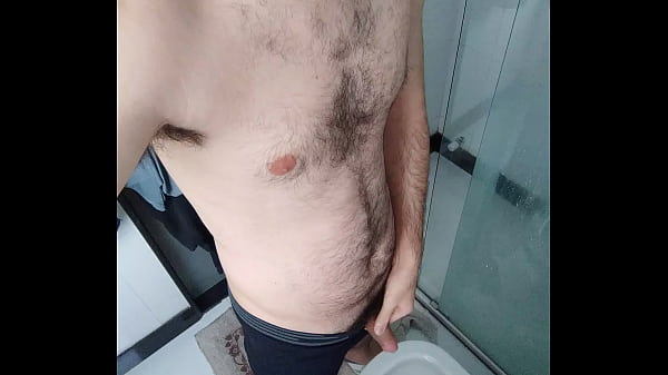 Macho Mijando de cueca 