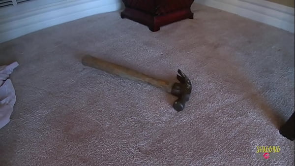 Play MP4 - Handyman gets seduced by the blonde milf with big tits who is desperate for a hot facial