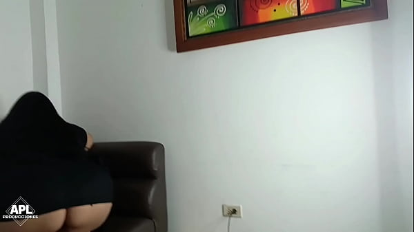 Siempre busco la manera de que mi hijastro me folle el culo, mientras estamos solos en casa - Historia completa 