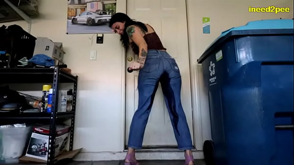 Mia Hope Desperate To Pee Wetting Her Jeans thumbnail