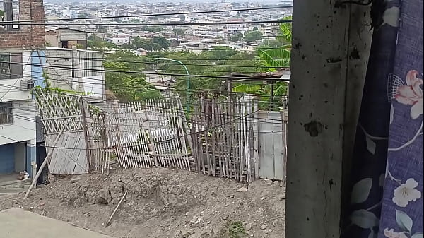 Nonton Mexican Girl Finds A Sex Toy And Masturbates With It On The Terrace Of Her House thumbnail