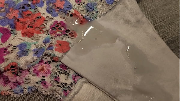 Me corrísobre el boxer_de flores de mi_mejor amiga mientras ella estabade viaje