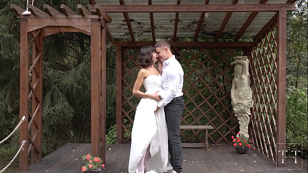 Play MP4 - Fucking wedding&excl; Part 1&period; He cum on my wedding dress right before the wedding