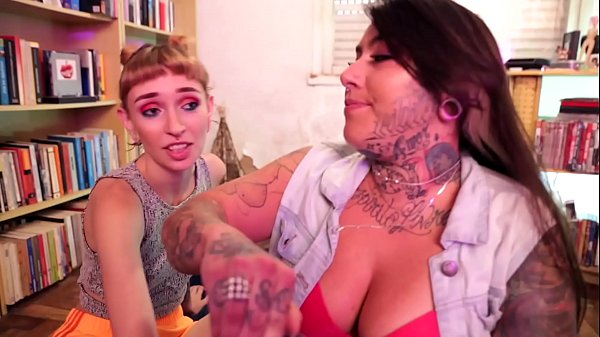 Bandidas Comemorando O Crime Sexo A Tr&ecirc;s thumbnail