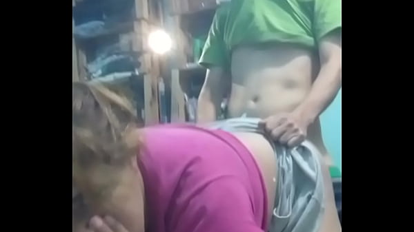 Play MP4 - Le chupo el culo&comma; se la meto de perrito mientras grabo con un celular