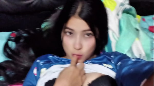 Hermanastra pillada viendo porno y ayudada a_tener orgasmos ruega porcreampie