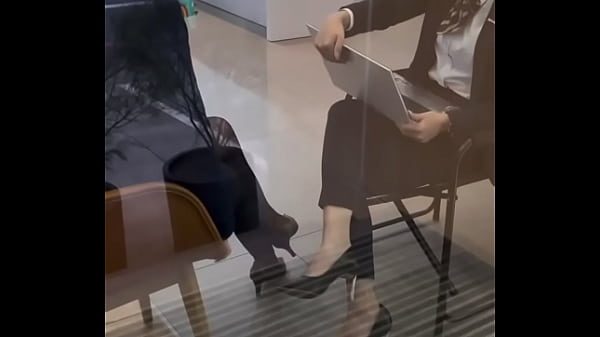 Nonton 是可愛漂亮的車模 thumbnail