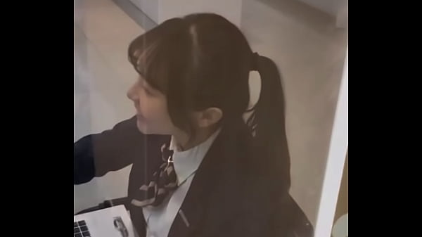 Nonton 是可愛漂亮的車模 thumbnail