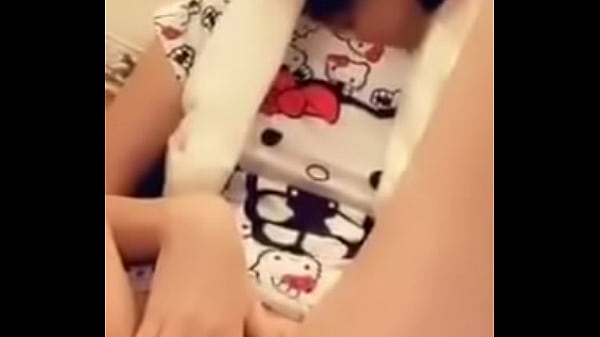 Play MP4 - Hello Kitty teen pisses seductively