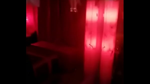 Teniendo sexo con una madura de buen cuerpo a oscuras 