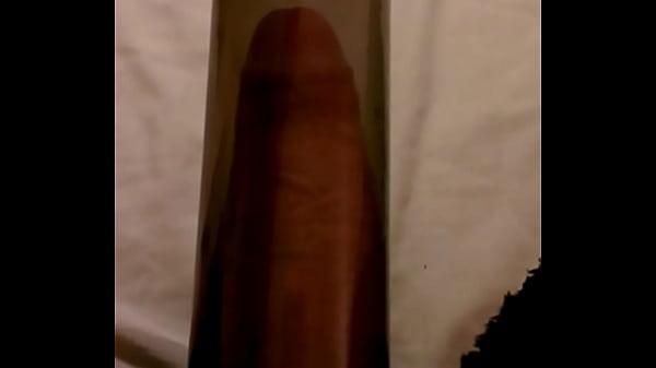 Play MP4 - Mi verga estir&aacute;ndose mucho y se le pone muy duro