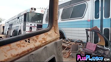 Sexy babe revealed her amaizng figure and posd totally naked