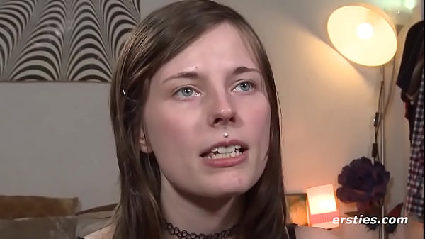 Play MP4 - Ersties&colon; Masochist Sam treibt es mit Womanizer und Dildo