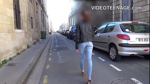 Play MP4 - skinny brunette teen does her first porn casting