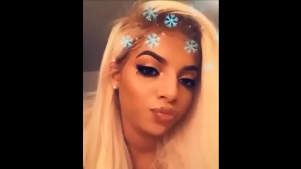 Beautiful girljust imagine what she can do with that_pretty long Tongue