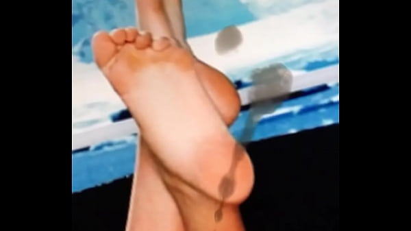 Cumming on kate upton&rsquo_s feet