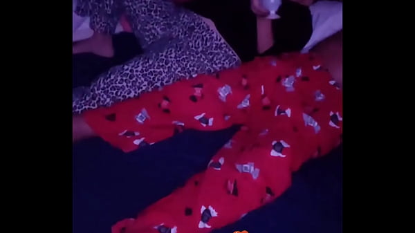 Play MP4 - le doy un relajante masaje mientras me masturbo y le doy unas ricas chupadas de verga