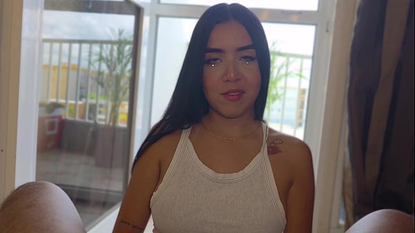 Padrastro cachondo no_perdona_a su linda hijastra