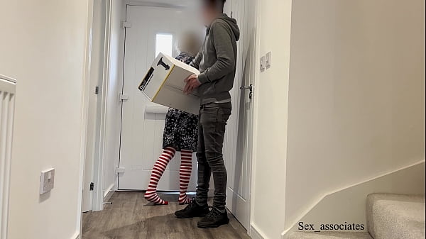 Delivery Guy Was So Hot And Handsome That I Thanked Him With A Blowjob. His Cum Was Amazing Too. thumbnail