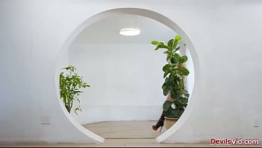 Nonton Big Ass Blonde Elana Bunnz Is Showing Off Her Big Tits.the Dude Is Caressing Those Natural Boobs Then Claps Her Cheeks Hard Outdoors With His Big Cock thumbnail