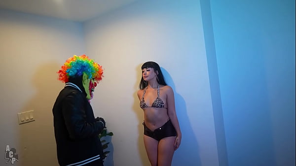 White Petite Brunette Fucks Famous Clown After Hip-hop Concert In Las Vegas thumbnail