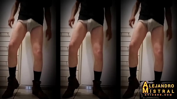 Play MP4 - ALEJANDRO MISTRAL sexy hombre maduro aficionado muestra la verga dentro de sus Calzoncillos blancos mojados bailando