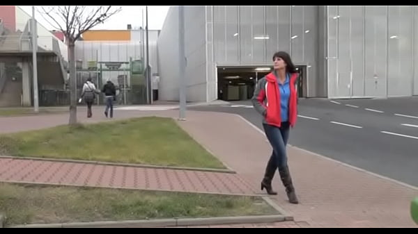 Bitch adores blowjobs a lot 