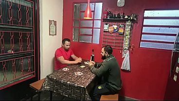 JOGO DE BARALHO ENTRE AMIGOS VIRA SURUBA E ORGIA