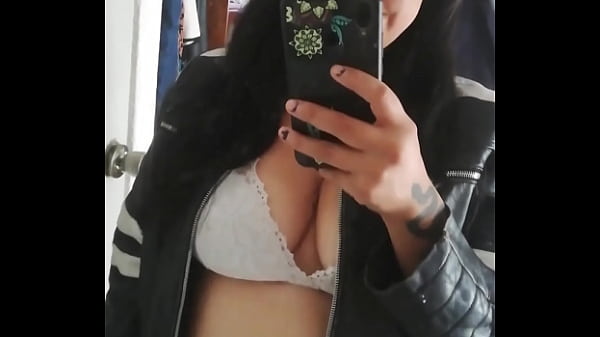La peque&ntilde_a anda caliente