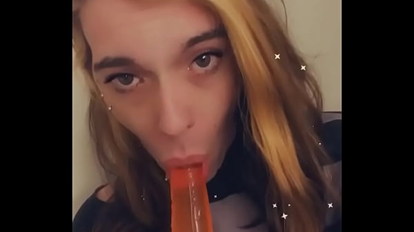 Sexy Shemale with Sexy Eyes 