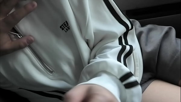 Play MP4 - まだバイト代が入らないから車の中とか外でエッチ。静かな公園で青姦してるカップル。