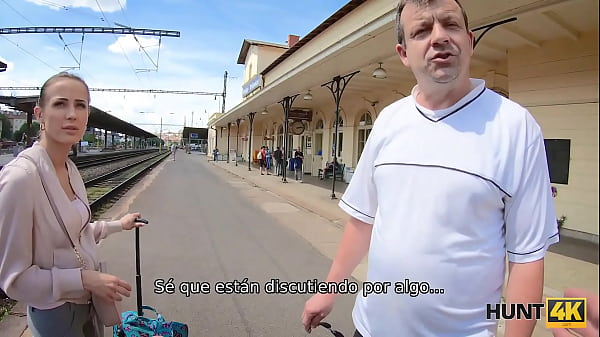 HUNT4K. Pretty lassie muestra sus incre&iacute;bles habilidades sexuales a un hombre rico 