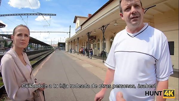 Play MP4 - HUNT4K&period; El novio no puede pagar el autob&uacute;s&comma; por eso su chica hace trampa