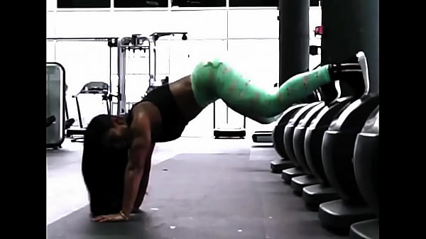 MUSA COLOMBIANA ENTRENA Y BAILA SUPER FUERTE Y SALVAJE