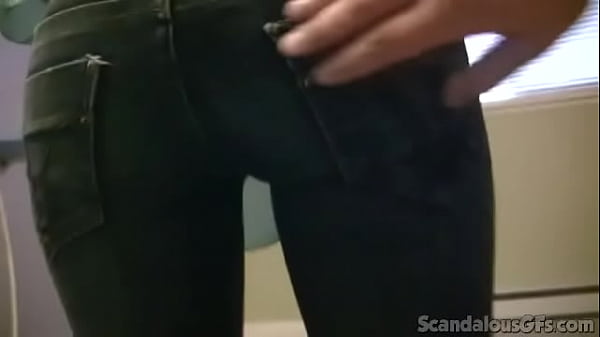 Play MP4 - Sexy Girlfriend Gives Her Boyfriend A Blowjob On The Stairs