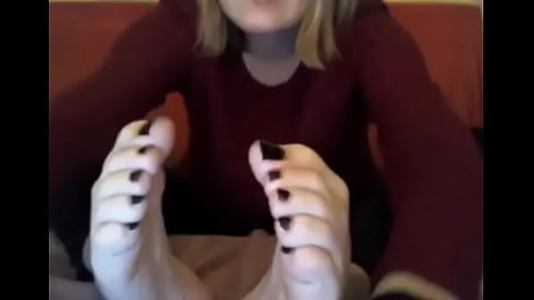 webcammodel in sweatshirt suck her own toes