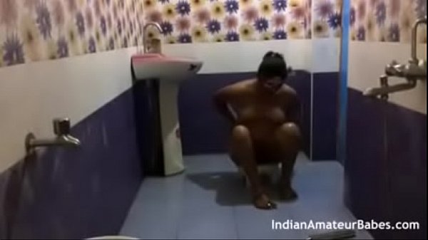 Sexy amateur indian babe_showering