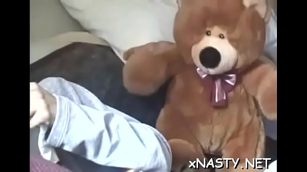 Sex starved brunette Nilma get_fucked_in mouth