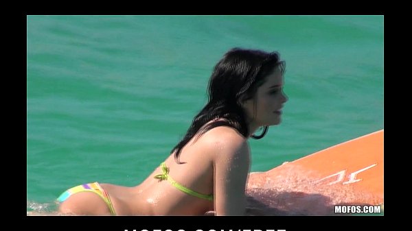 Play MP4 - Pervert spots stunning big-ass surfer Jenna J Ross on the beach