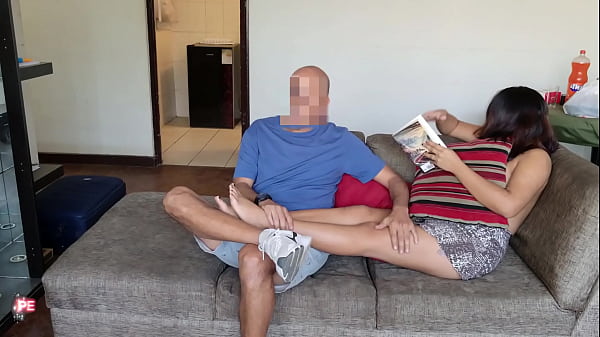 Play MP4 - Folle a mi hijastra virgen mientras leia un libro